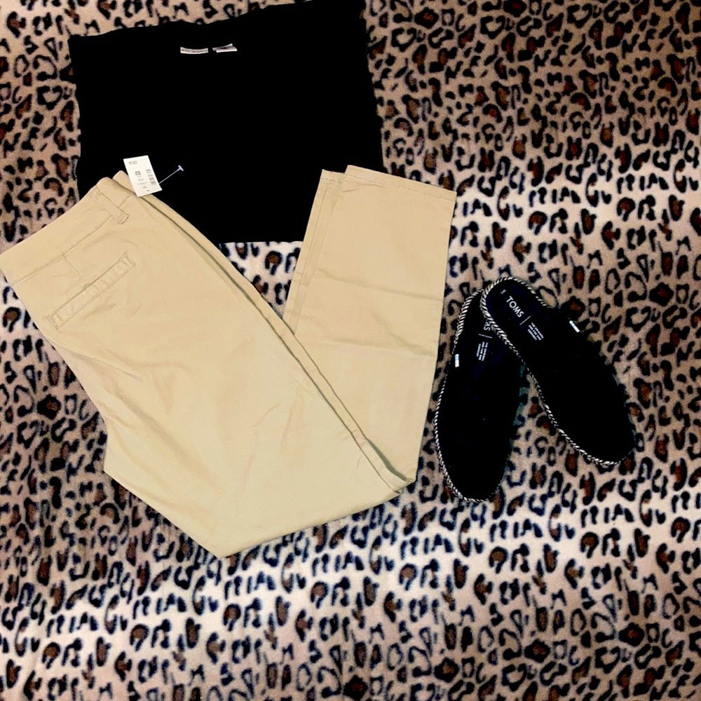 2 for $30 AEROPOSTALE Khaki Pants Women’s Size 4 Short Low Rise Skinny Chinos